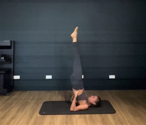 Halasana La Posture De La Charrue Caroline Fobe