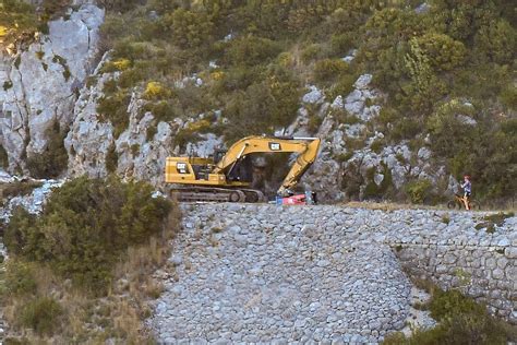 Slobodna Dalmacija Bahati Vlasnici Dalmatinskih Vila Kradu Kamen S