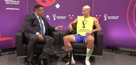 Richarlison Se Emociona Ao Encontrar Ronaldo E Promete Corte De Cabelo