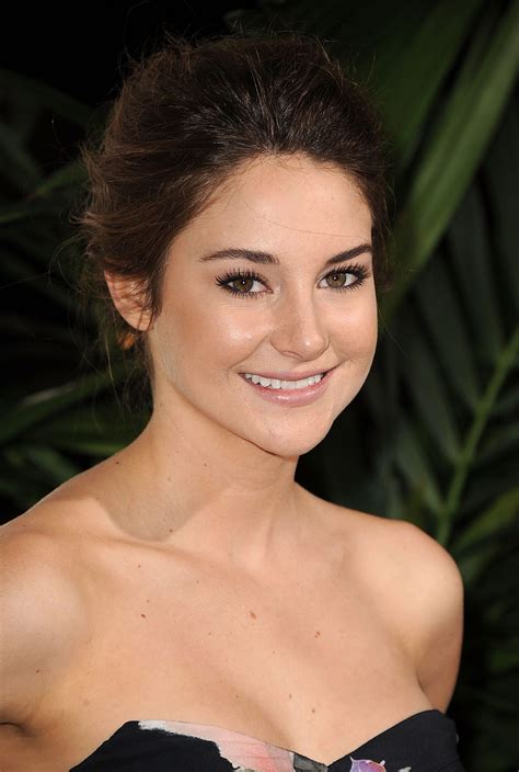 Simply Shailene Photo Archives