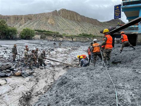 बाढी तथा पहिरोबाट प्रभावित क्षेत्रमा उद्दार कार्य निरन्तर नेपाली सेना