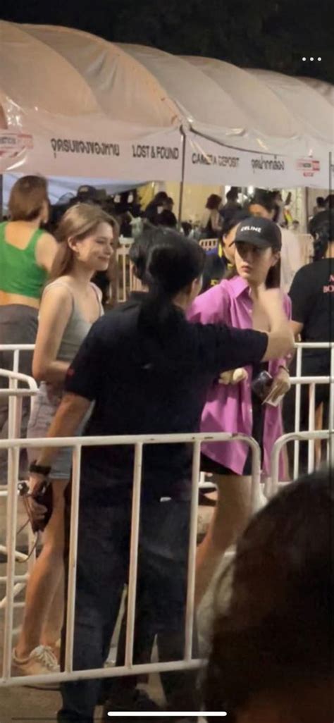 Freen Becky On Twitter Freen And Becky At Blackpink S Concert