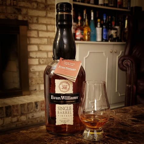 Evan Williams 2011 Single Barrel Vintage Review | Secret Whiskey Society