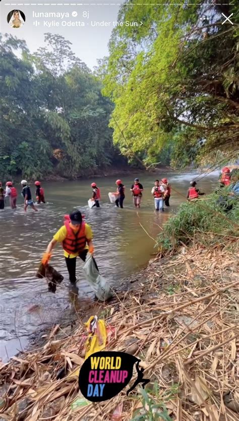 Potret Luna Maya Ikut Bersihkan Sungai Ciliwung