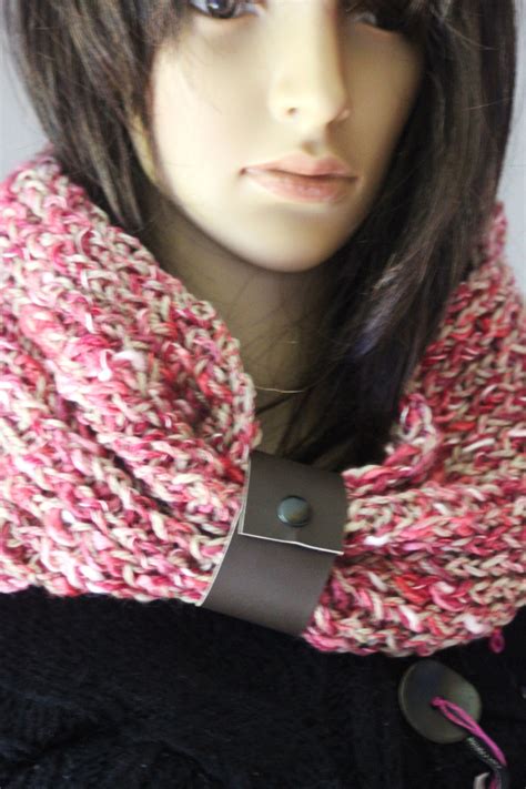 Snood En Laine Rose Et Beige Lacet Cuir Marron Emmafashionstyle