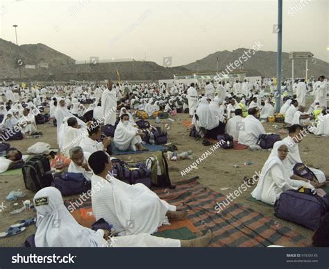 Muzdalifah, Saudi Arabia - Dec 19 :Muslim Pilgrims Take A Rest At Dawn ...