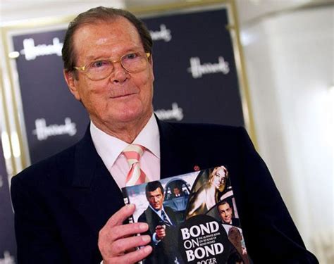 James Bond Actor Sir Roger Moore Dies At 89 Everything Zoomer