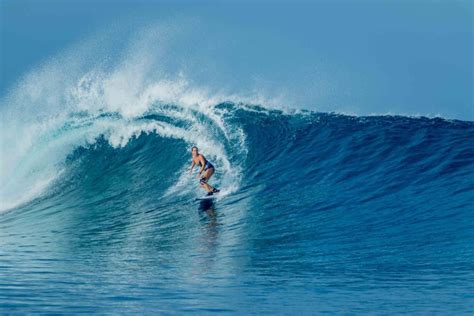 Une Surfeuse Italienne Tuée Par Un Espadon En Indonésie Les Nouvelles