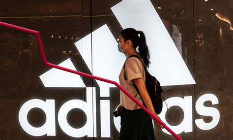 Acciones De Adidas Sufren Ca Da M S Profunda Desde Marzo