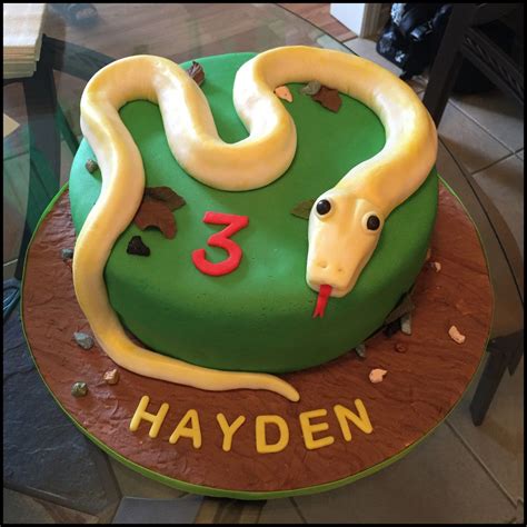 Birthday Cake Snake Snake Fondant Cake Birthdays In 2019 Snake Cakes