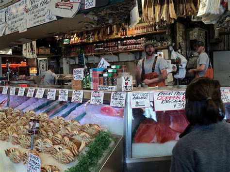 Team Work in Pike's Place Fish Market, Seattle - Choose Your Attitude! | hubpages