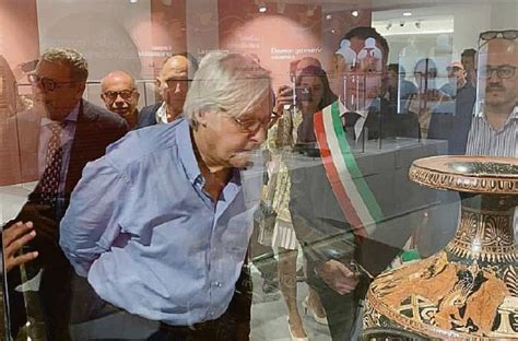 Sgarbi Inaugura A Mattinata Il Museo Archeologico Nazionale Sansone