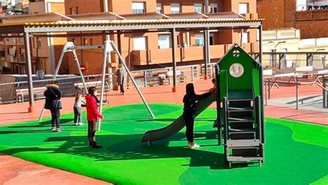 Acaban las obras de sustitución de los juegos infantiles en la plaza