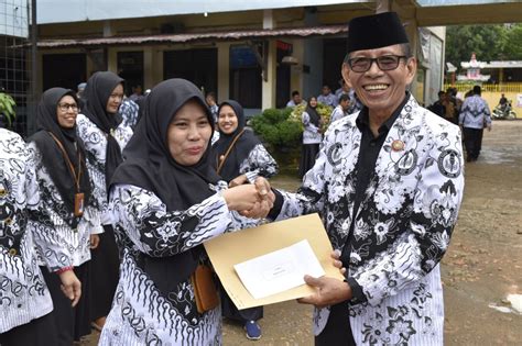 Upacara Memperingati Hari Guru Nasional Dan Hut Pgri Yang Ke 77 Smk