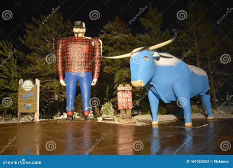 Paul Bunyan And Babe At Night With Snow Flurries Editorial Photography Image Of Tourist