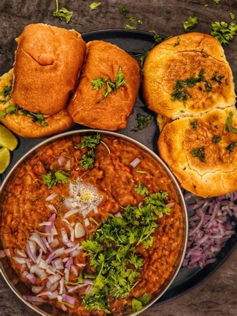 Vada Pav to Pakoras: 6 tasty snacks for Mumbai monsoons | Bhaji recipe ...