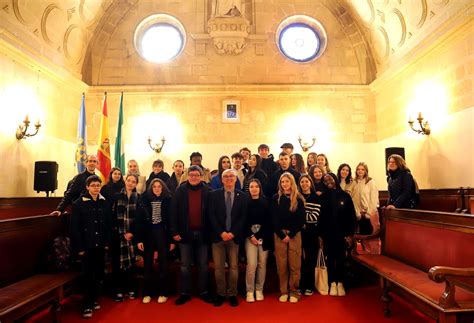 Visita El Ayuntamiento Alumnado Franc S Que Participa En Un Intercambio