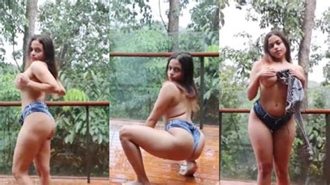 Watch Ashwitha Nri Desi Busty Model Girl Posing For A Nude Photo Shoot