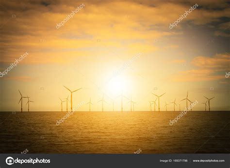 Sunset Offshore Wind Turbine In A Wind Farm Under Construction Off The England Coast — Stock