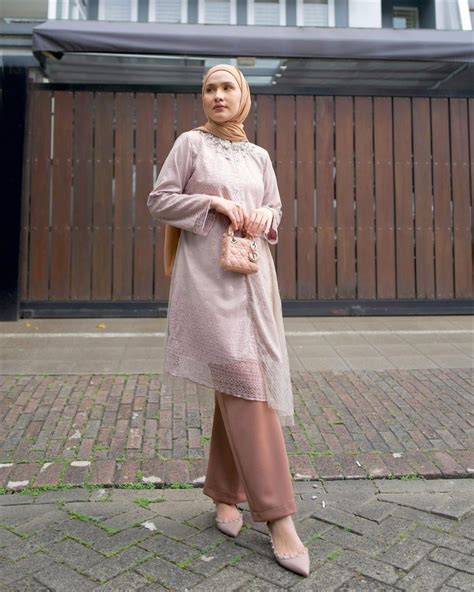 9 Busana Kondangan Simple Hijab Casual Bisa Pakai Celana