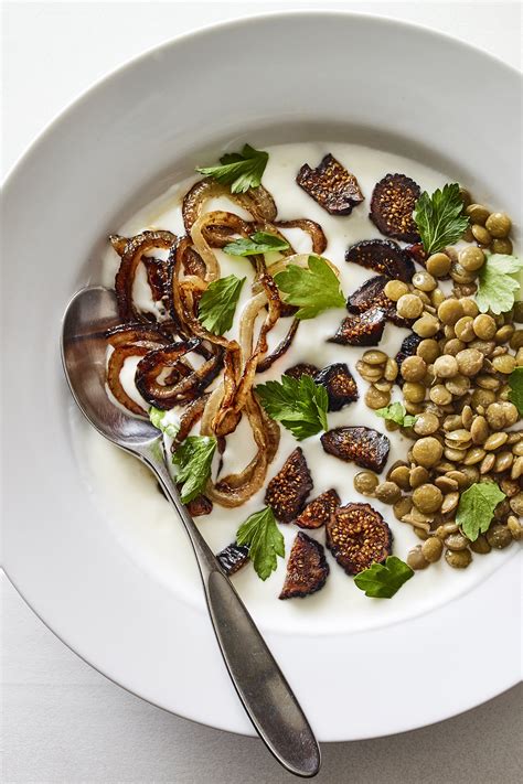 Lentils, Caramelized Onions, and Dried Figs Yogurt Bowl - Colavita Recipes