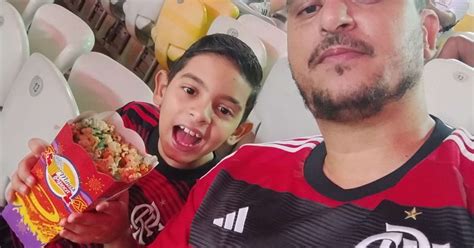 Pai E Filho Acompanham Flamengo No Basquete E Futebol Em Jornada Dupla