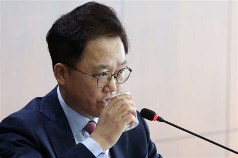 강석훈 산은 회장 취임 100일부산 이전·기업 매각 격랑