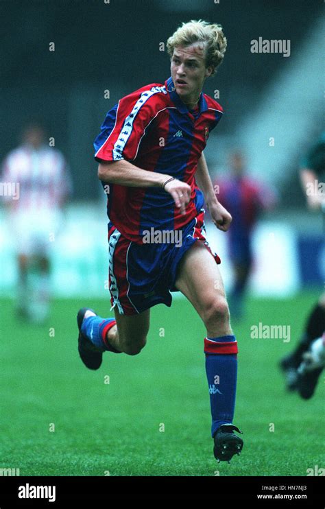 JORDI CRUYFF BARCELONA FC 14 August 1994 Stock Photo Alamy