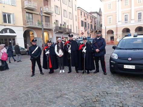 Carabinieri In Alta Uniforme A Casale