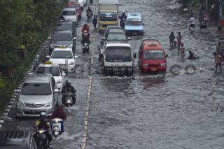 BANJIR DI GUNUNG SAHARI JAKARTA DATATEMPO