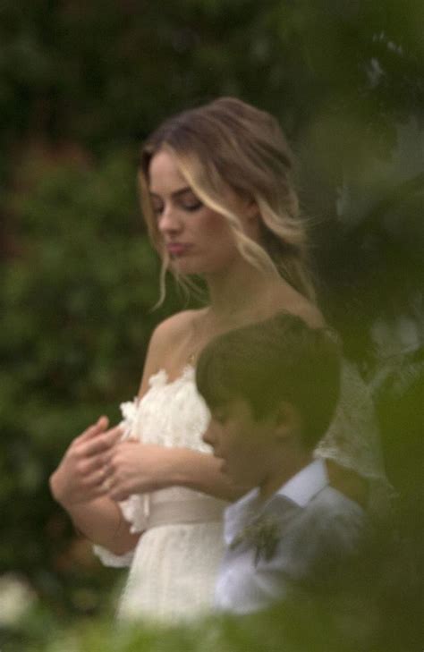 Margot Robbie wedding dress photos: Star looks stunning on big day ...