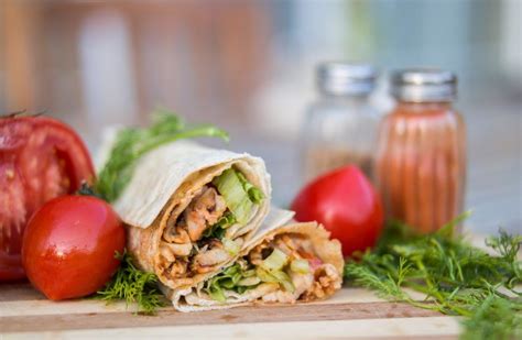 Gezonde Wrap Met Kip Shoarma En Tzatziki Kip Shoarma Shoarma