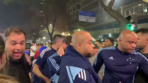 Jogadores do Cruzeiro chegam à Praça Sete YouTube