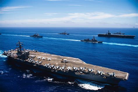 Động cơ hạt nhân trên tàu sân bay USS Ronald Reagan thăm Việt Nam có