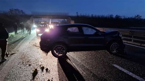 Provoca Un Incidente In Autostrada E Poi Scappa Sulla Torino Aosta