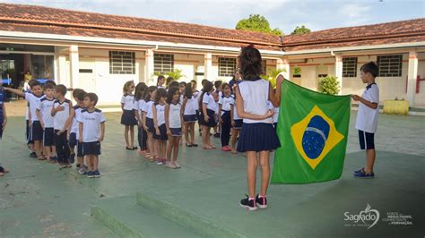 Homenagens Aos Auxiliares Dos Servi Os Gerais No Dia De Fevereiro