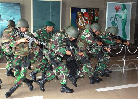 Simulasi Penyelamatan Delegasi Antara Foto