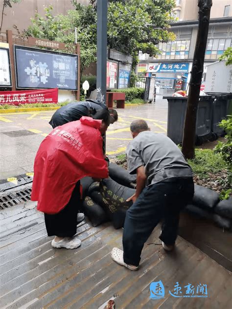 我为群众办实事｜暴雨下 社区中的“逆行者”居民