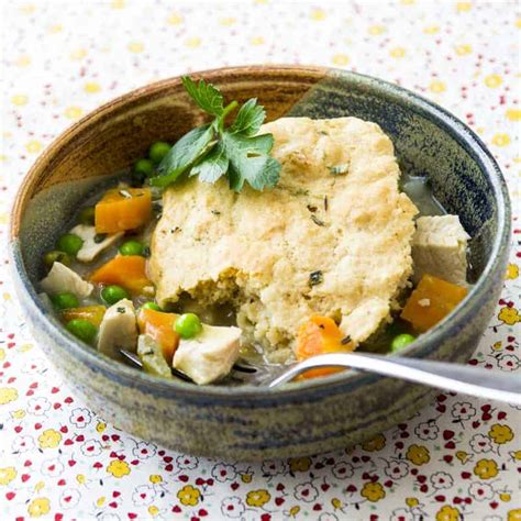 chicken and biscuits casserole - Healthy Seasonal Recipes