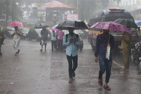 Mumbai Weather Update Cloudy Sky With Moderate Rainfall Likely In City