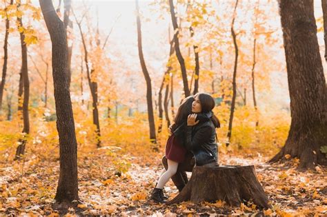 Premium Photo Mother And Daughter Spend Time Together In Autumn