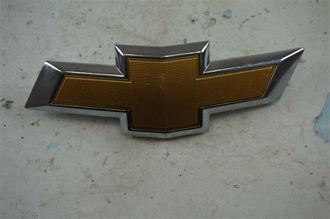 2018 2020 OEM GM Chevrolet Chevy Equinox Front Emblem Bowtie Bezel