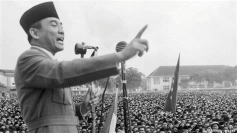 Soekarno Sang Singa Podium