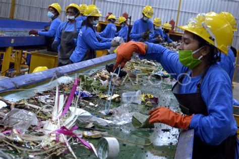 Pengelolaan Sampah Di Tpst Samtaku Bali Antara Foto