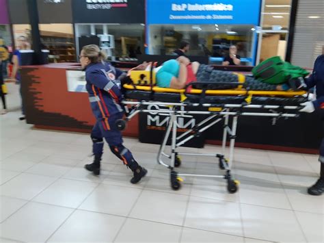 V Deo Teto Da Lojas Americanas Desaba Em Shopping E Deixa Feridos O