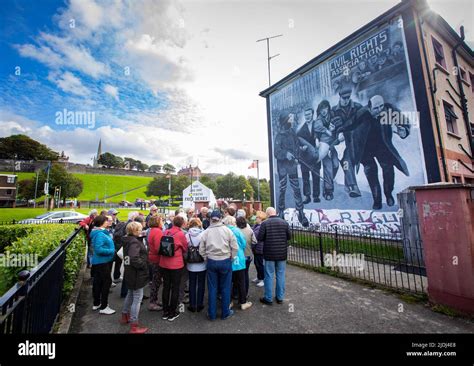 Troubles Murals in Derry City, Northern Ireland Stock Photo - Alamy