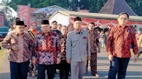 Bisa Tumbuhkan Ekonomi Kerakyatan Syahrul Apresiasi Pasar Rakyat Dan