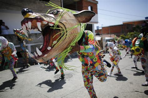 Diablos Danzantes Un Extravagante Ritual En Venezuela Ap News