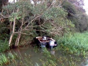 G Pf Flagra Barco De Contrabandistas Em Porto Clandestino No Paran