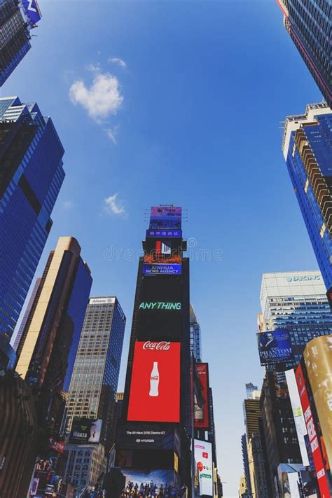 Times Square Occupato In Manhattan Nyc Con Abbondanza Dei Tabelloni